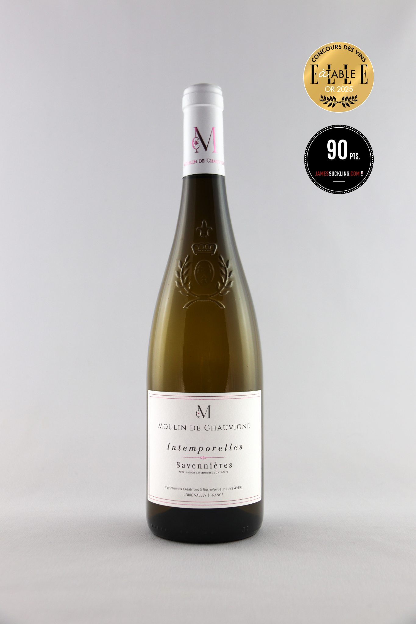 Bouteille de vin blanc Savennières Intemporelles du Moulin de Chauvigné, AOP Savennières, chenin blanc de la Vallée de la Loire, récompensée par 90 points James Suckling et une médaille Or au Concours des Vins Elle à Table