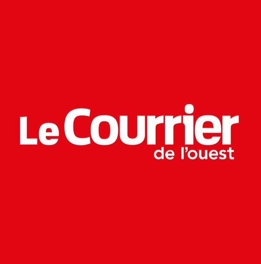 Logo Courrier de l'Ouest en blanc avec fond rouge