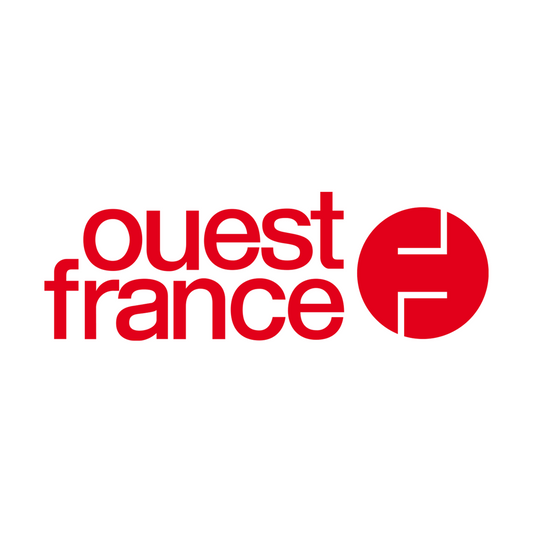 Logo Ouest-France écrit en rouge sur un fond blanc