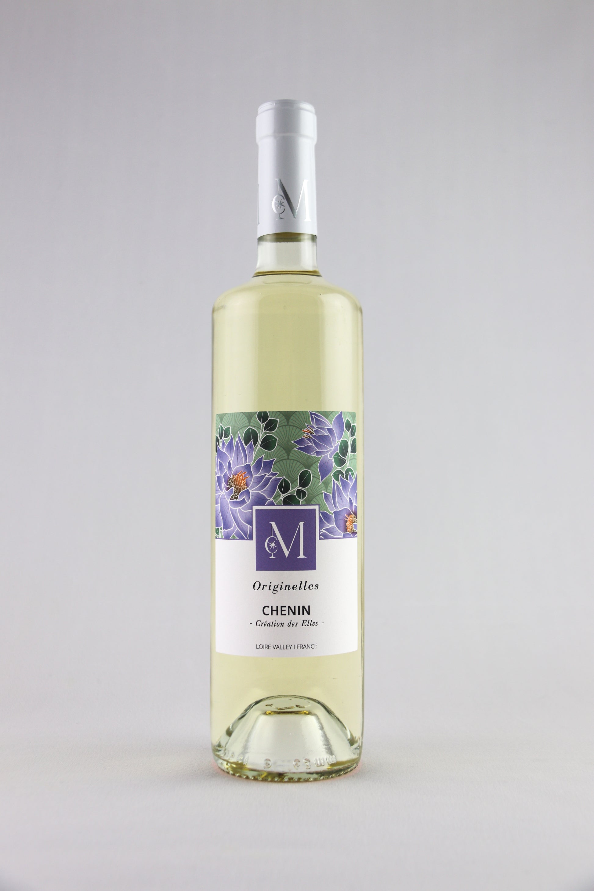 Bouteille de vin blanc Chenin “Originelles – Création des Elles” du Moulin de Chauvigné, présentée sur fond clair